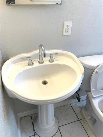 $2,100 | 3715 East Idlewild Avenue, Tampa, FL 33610