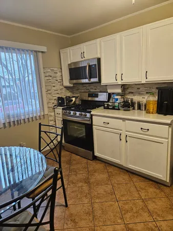 $200,000 | 16236 Lathrop Avenue, Markham, IL 60428