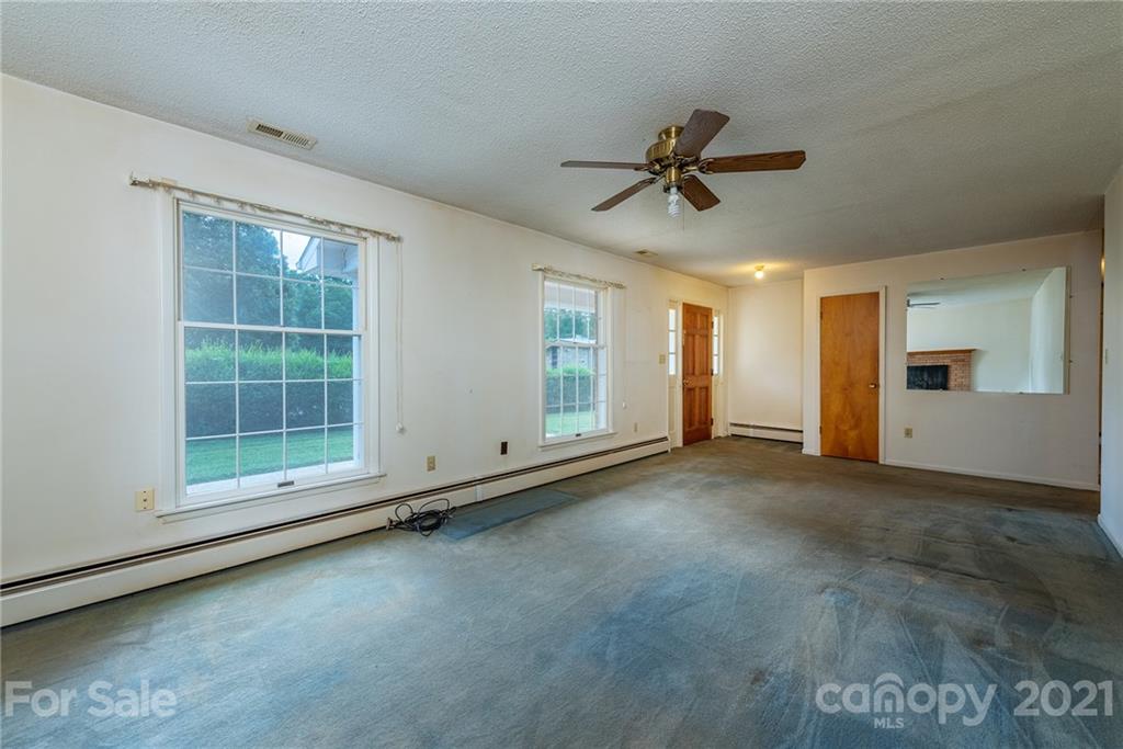 649 Mountain View Road Mars Hill, NC 28754 - Photo 4 of 26 Gallery Image 4