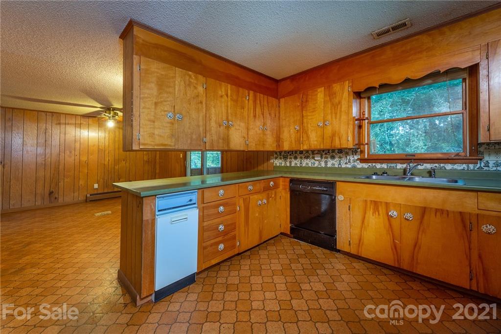 649 Mountain View Road Mars Hill, NC 28754 - Photo 5 of 26 Gallery Image 5