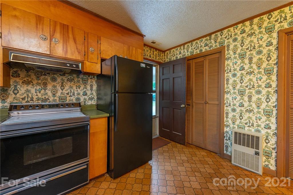 649 Mountain View Road Mars Hill, NC 28754 - Photo 7 of 26 Gallery Image 7