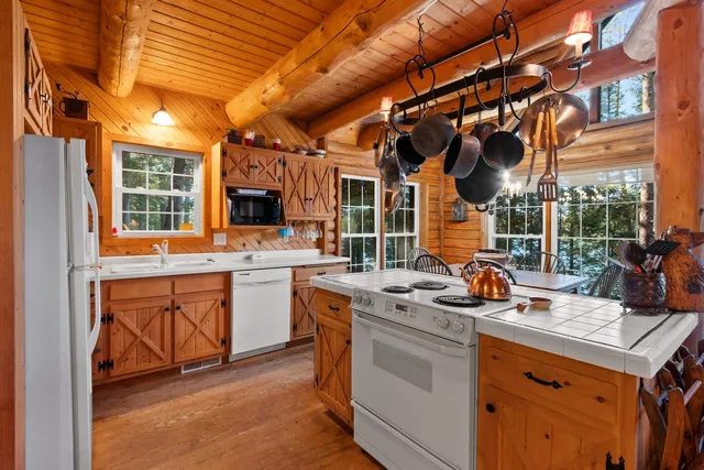 $899,000 | 17799 East Wheeler Lake Lane, Lakewood, WI 54138