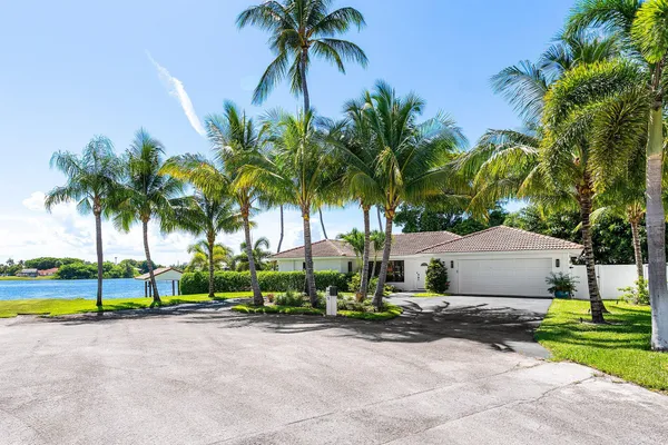 $8,000 | 25 Northwest 24th Court, Delray Beach, FL 33444