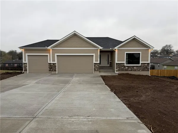 $455,000 | 18699 East Bundschu Road, Independence, MO 64056