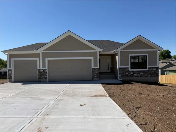 $449,900 | 18699 East Bundschu Road, Independence, MO 64056