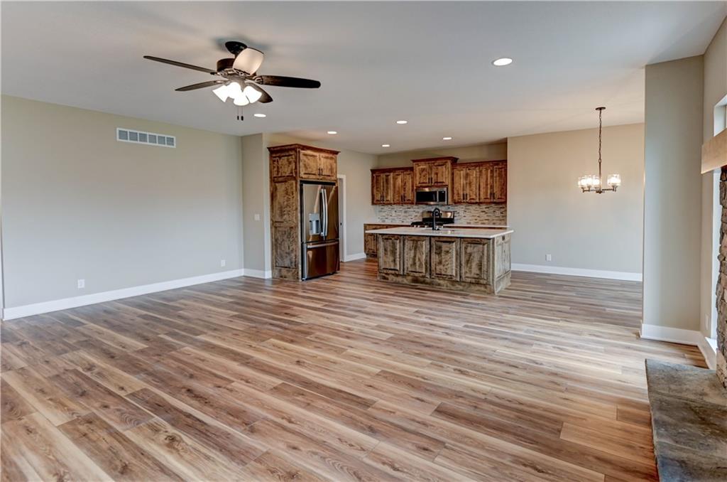 18699 East Bundschu Road Independence, MO 64056 - Photo 4 of 46