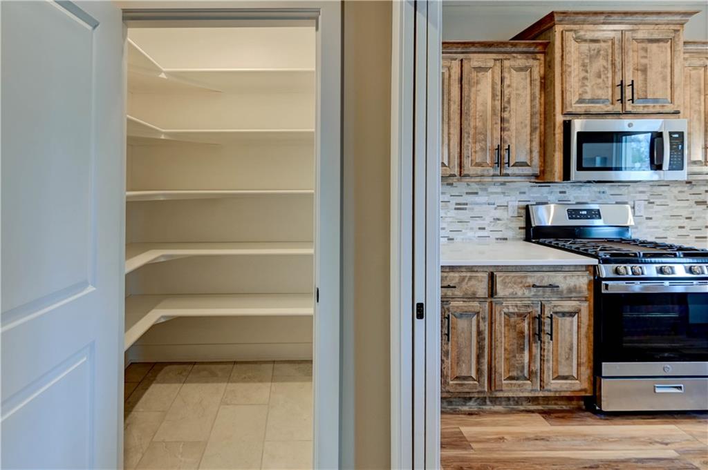 18699 East Bundschu Road Independence, MO 64056 - Photo 9 of 46