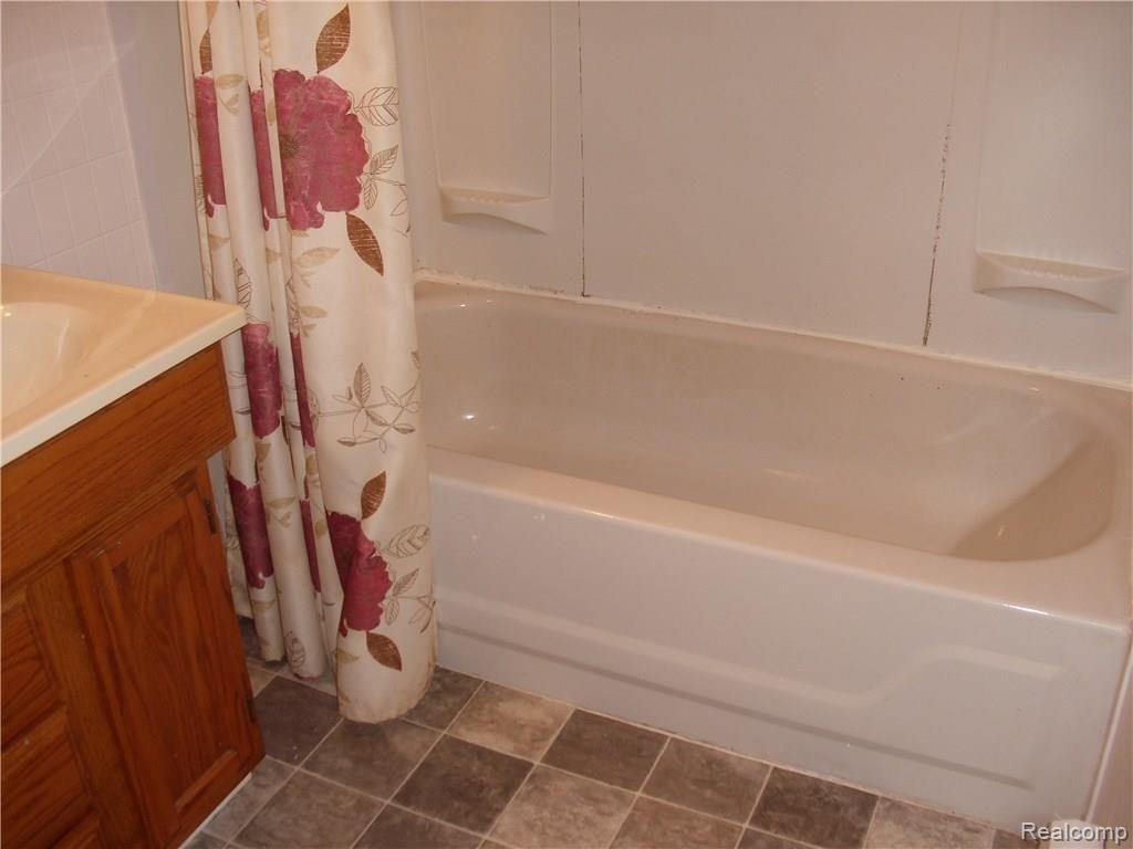 27099 Delos Road New Boston, MI 48164 - Photo 11 of 24