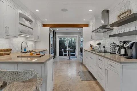 $1,995,000 | 2013 Northeast 32nd Avenue, Fort Lauderdale, FL 33305