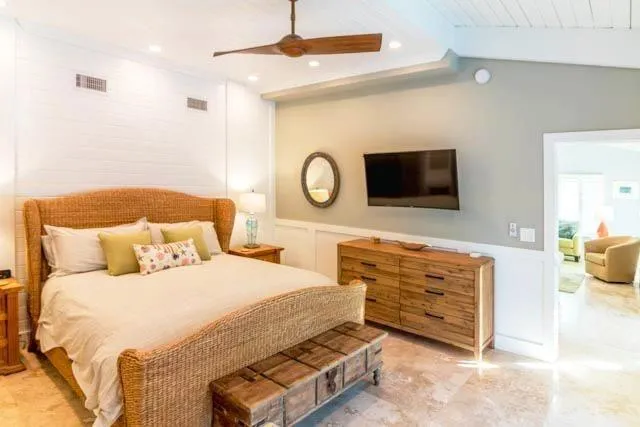 $1,995,000 | 2013 Northeast 32nd Avenue, Fort Lauderdale, FL 33305