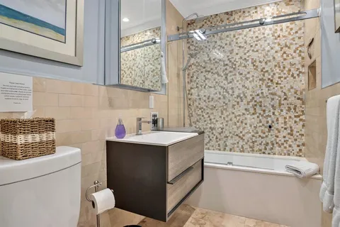 $1,995,000 | 2013 Northeast 32nd Avenue, Fort Lauderdale, FL 33305