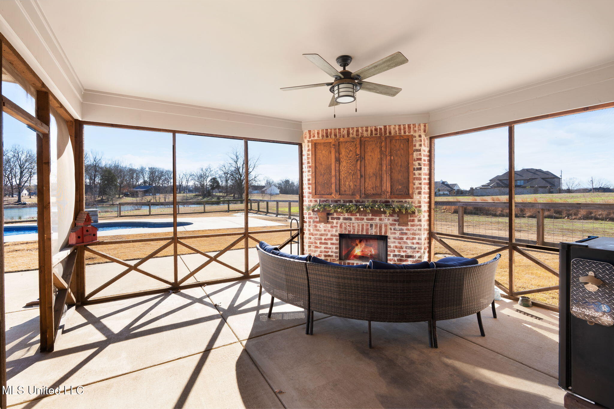 4883 West Oak Grove Road Hernando, MS 38632 - Photo 23 of 36 Covered Patio w/fireplace