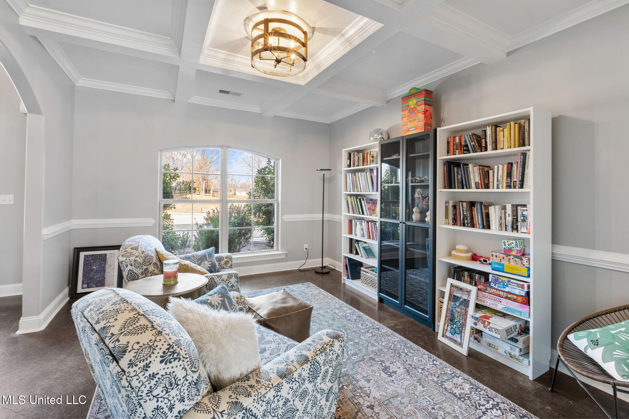 Dining room or office space