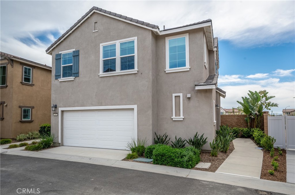 2431 Gunner Ridge Way Rialto, CA 92377 - Photo 2 of 27