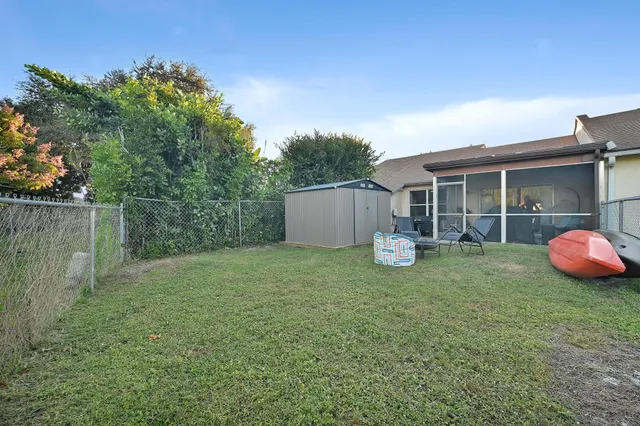a view of a house with backyard and garden