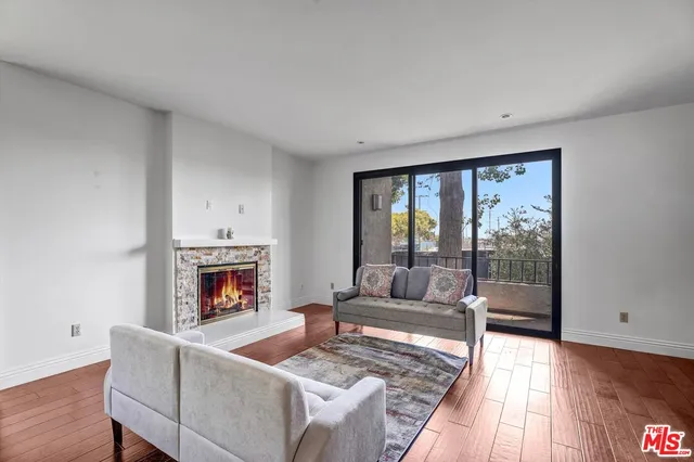 $925,000 | 8711 Falmouth Avenue, Unit 104, Playa del Rey, CA 90293