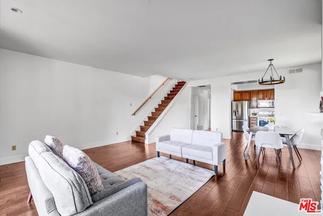 $925,000 | 8711 Falmouth Avenue, Unit 104, Playa del Rey, CA 90293