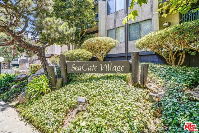 $925,000 | 8711 Falmouth Avenue, Unit 104, Playa del Rey, CA 90293