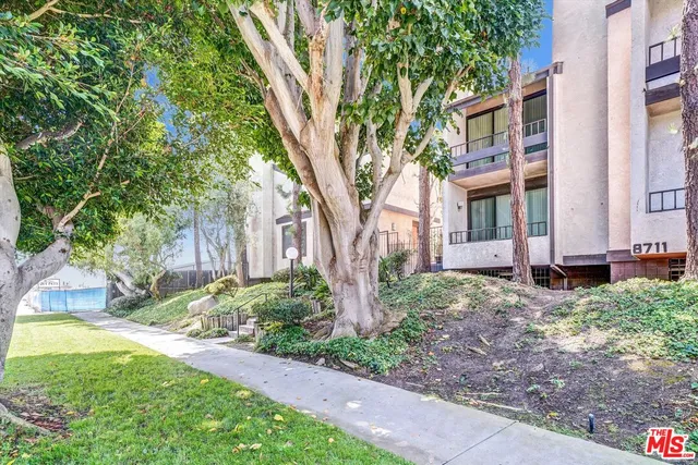 $925,000 | 8711 Falmouth Avenue, Unit 104, Playa del Rey, CA 90293