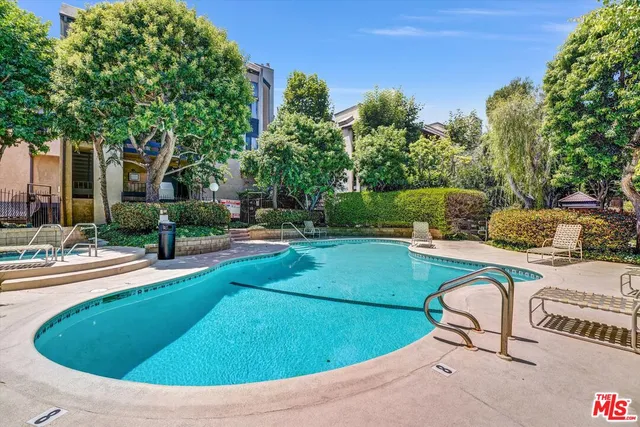 $925,000 | 8711 Falmouth Avenue, Unit 104, Playa del Rey, CA 90293