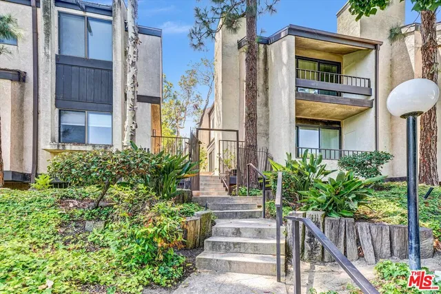 $925,000 | 8711 Falmouth Avenue, Unit 104, Playa del Rey, CA 90293