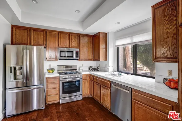 $925,000 | 8711 Falmouth Avenue, Unit 104, Playa del Rey, CA 90293