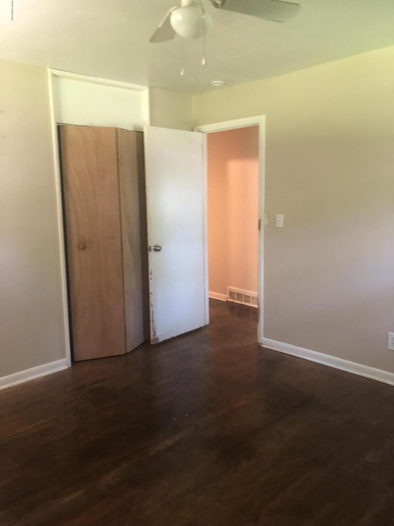 5616 Ridgecrest Road Louisville, KY 40218 - Photo 13 of 18 20190625_183642732_iOS