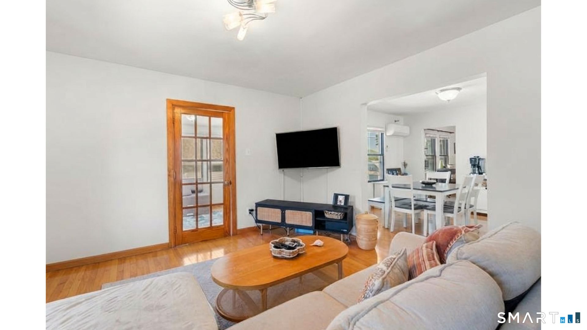 112 Colonial Road Stamford, CT 06906 - Photo 4 of 39