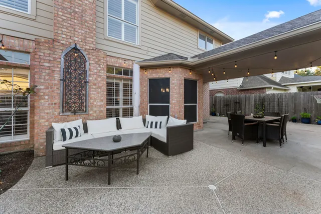 a picture of a wall with a white wall