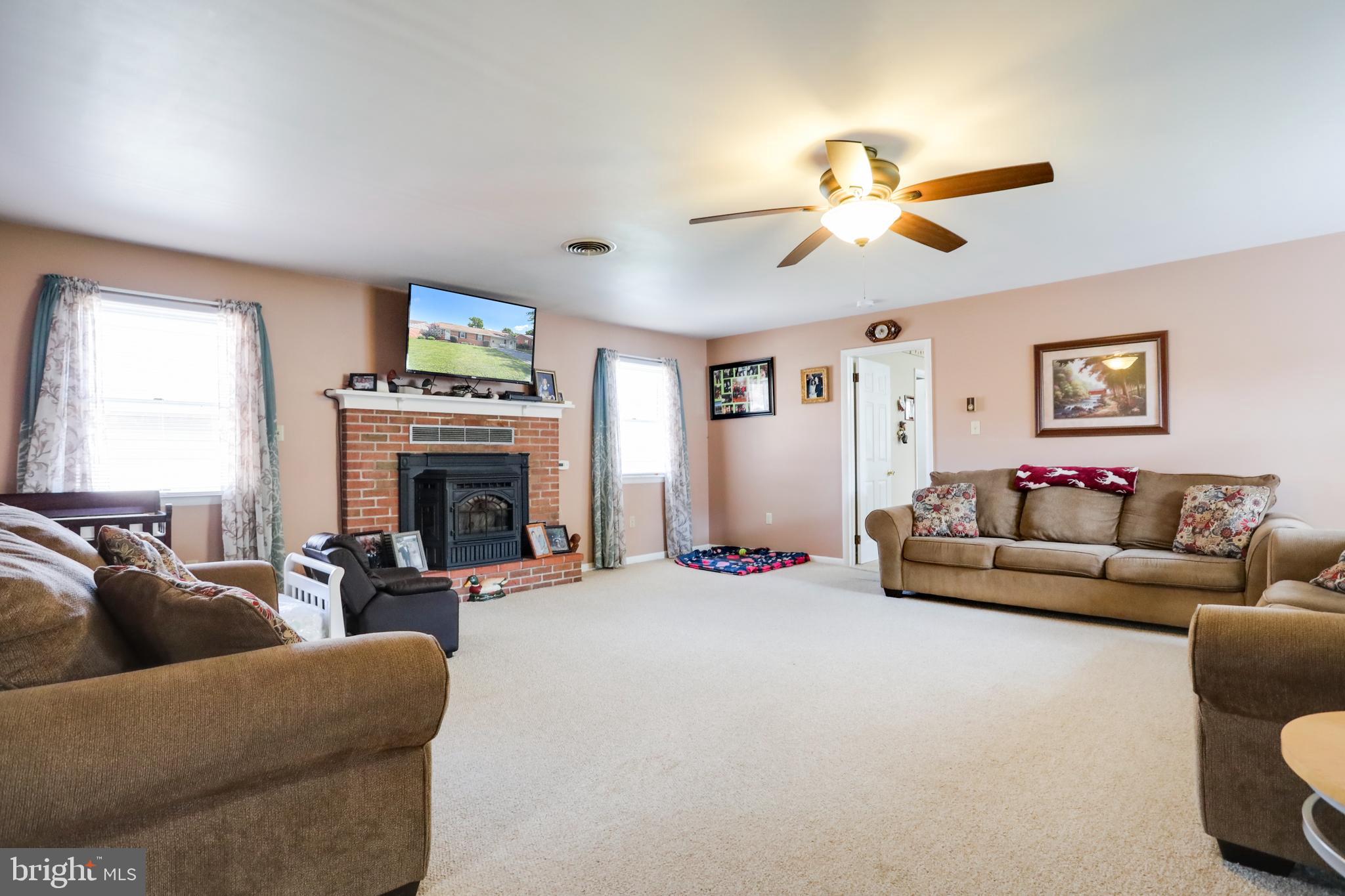 17308 Clover Leaf Road Hagerstown, MD 21740 - Photo 3 of 46