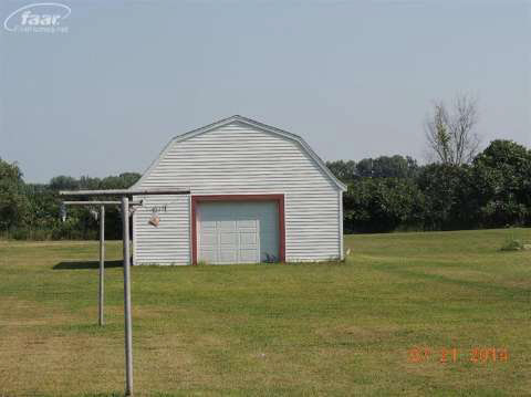 8824 Birch Run Road Millington, MI 48746 - Photo 3 of 16 20415763-2.JPG