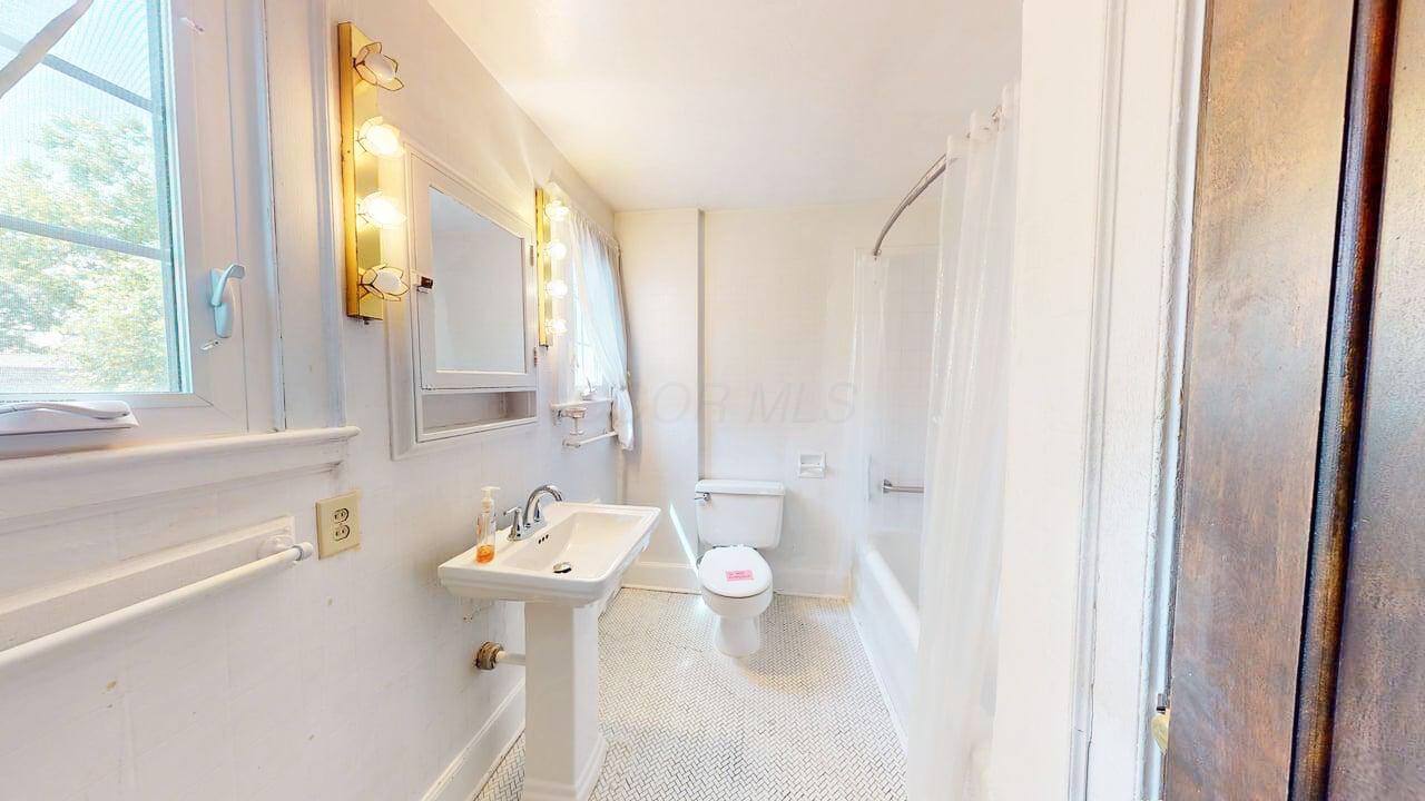 247 South Ardmore Road Columbus, OH 43209 - Photo 29 of 55 247 S Ardmore34