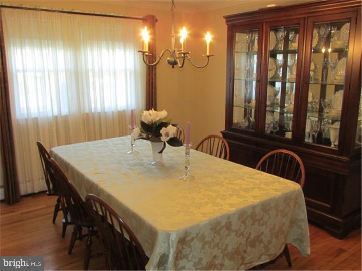 4 Lochatong Road Ewing, NJ 08628 - Photo 4 of 25 Dining Room