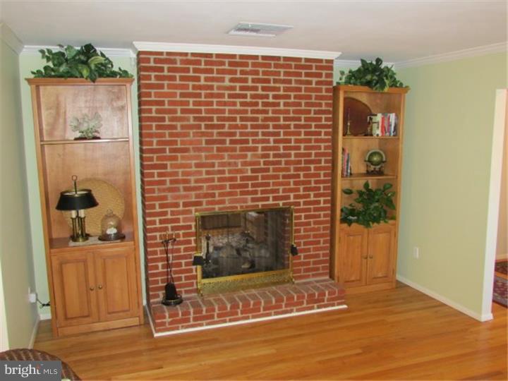 4 Lochatong Road Ewing, NJ 08628 - Photo 6 of 25 Living Room