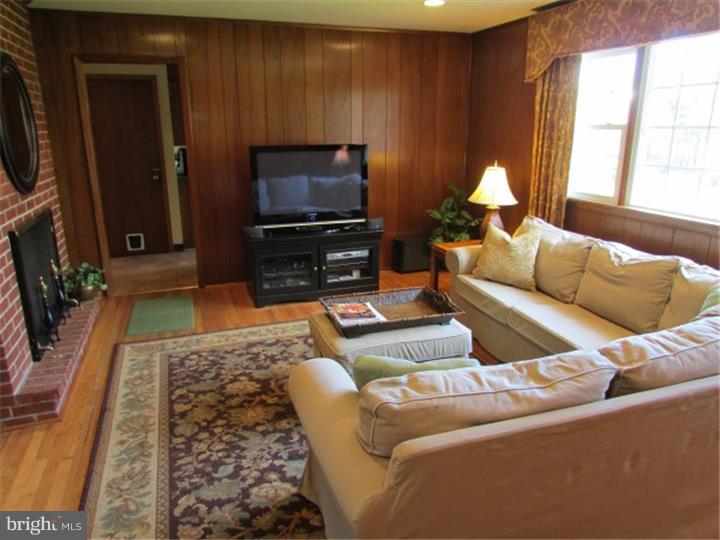 4 Lochatong Road Ewing, NJ 08628 - Photo 8 of 25 Family Room