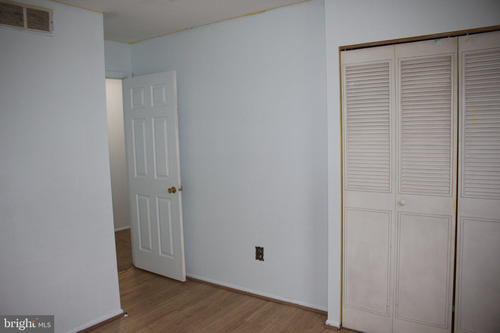 146 Oakmont Road Clementon, NJ 08021 - Photo 25 of 29 Bright and airy room with potential.