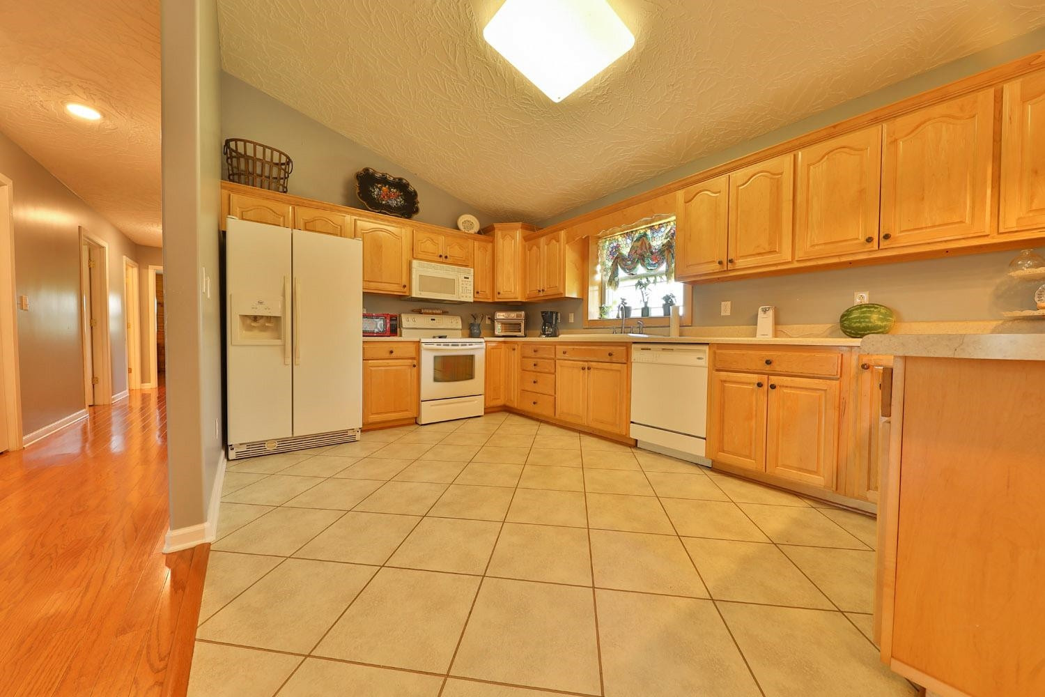 1937 Hyndsver Road Martin, TN 38237 - Photo 4 of 21 a kitchen with stainless steel appliances a refrigerator and cabinets