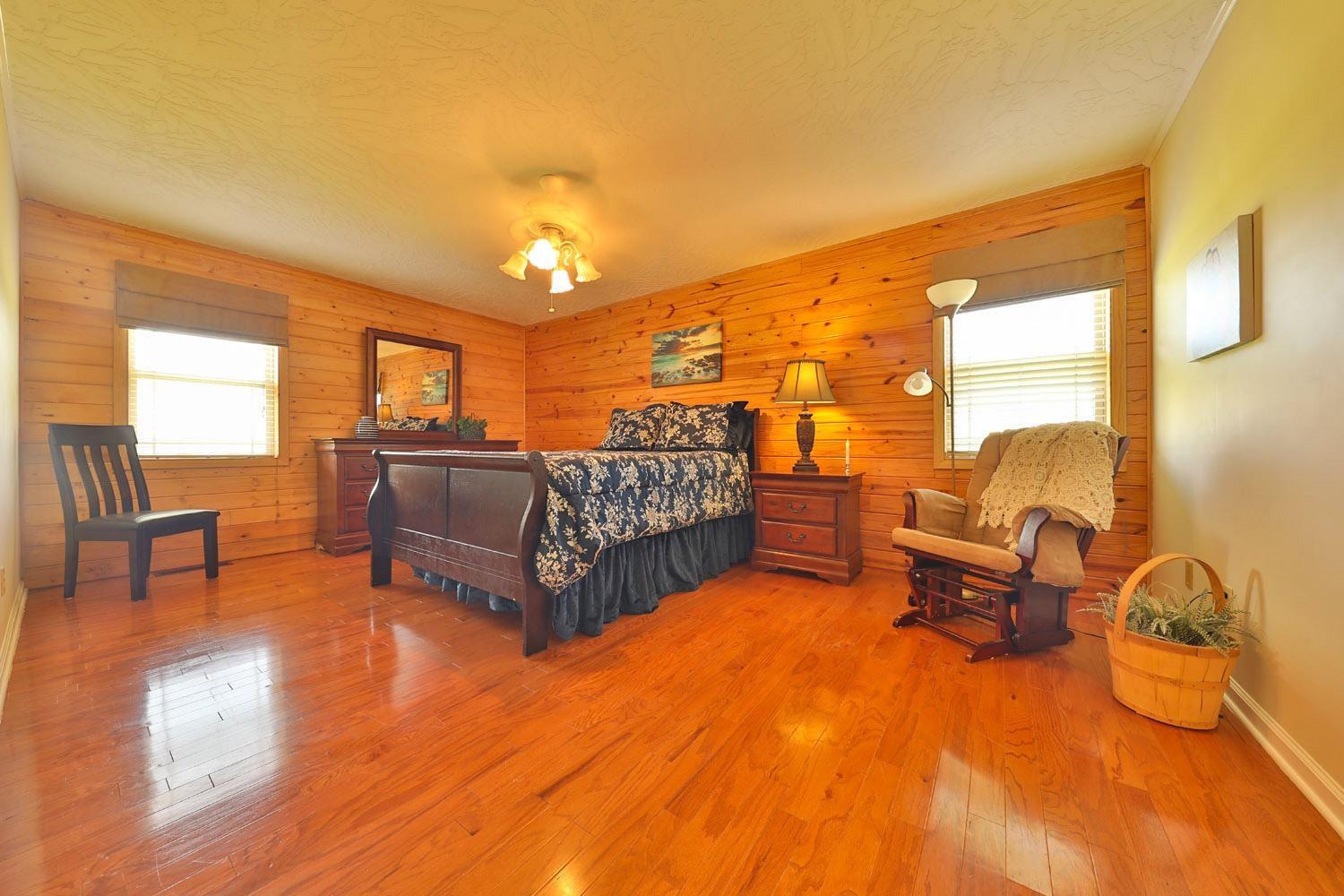 1937 Hyndsver Road Martin, TN 38237 - Photo 8 of 21 a bedroom with furniture and a large window