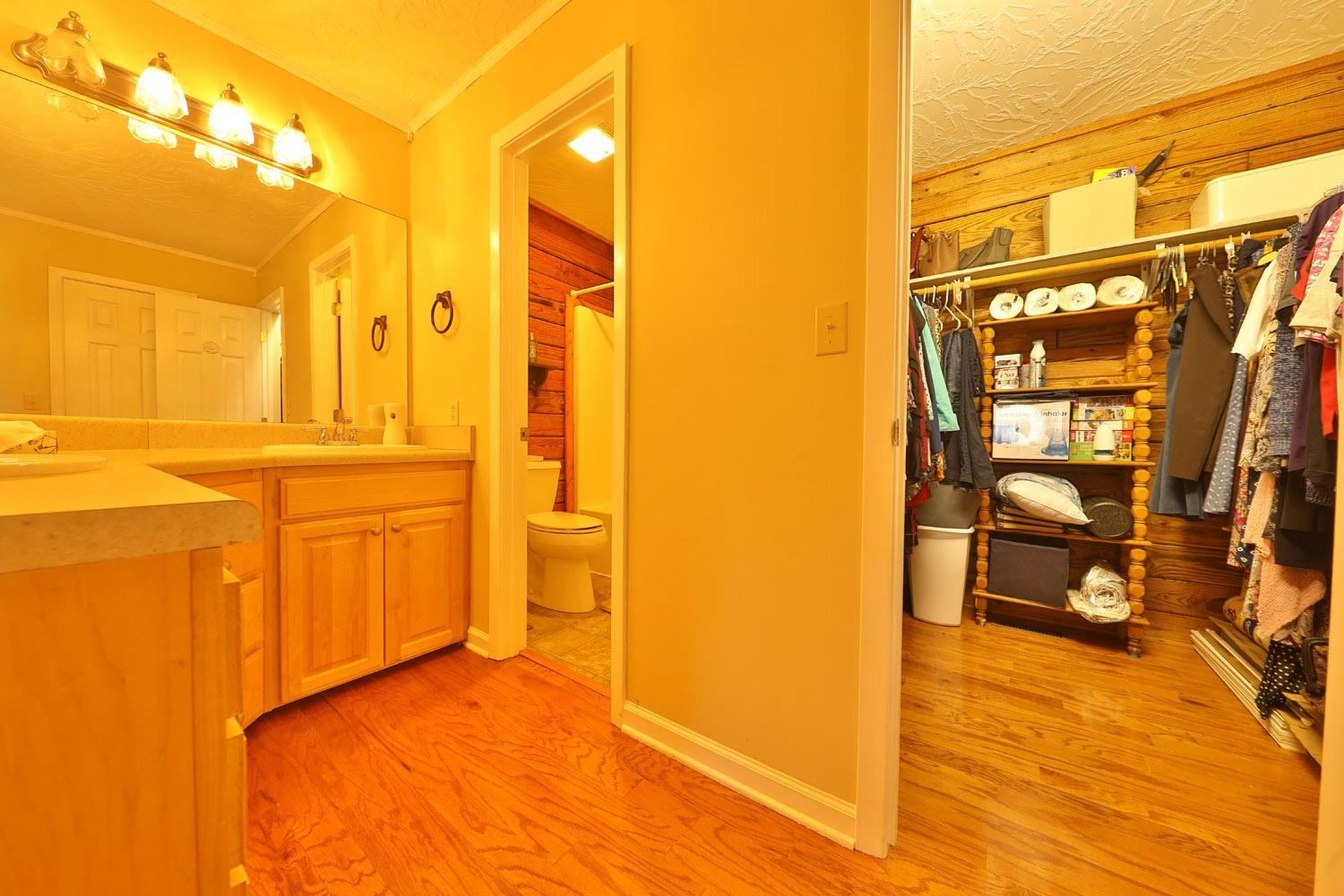 1937 Hyndsver Road Martin, TN 38237 - Photo 9 of 21 a view of a bathroom with a tub and a shower