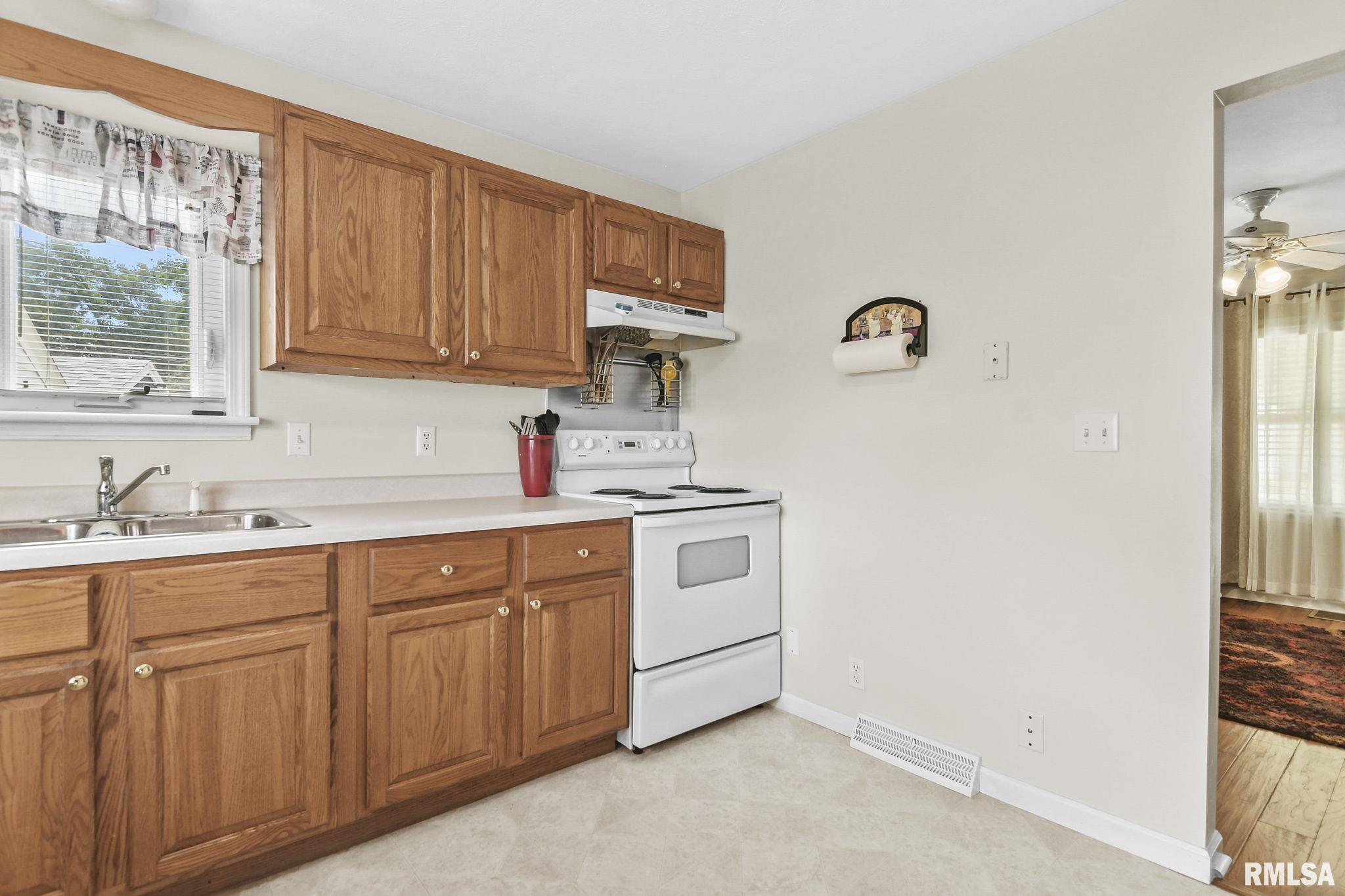 25 Ruth Court Springfield, IL 62704 - Photo 8 of 21