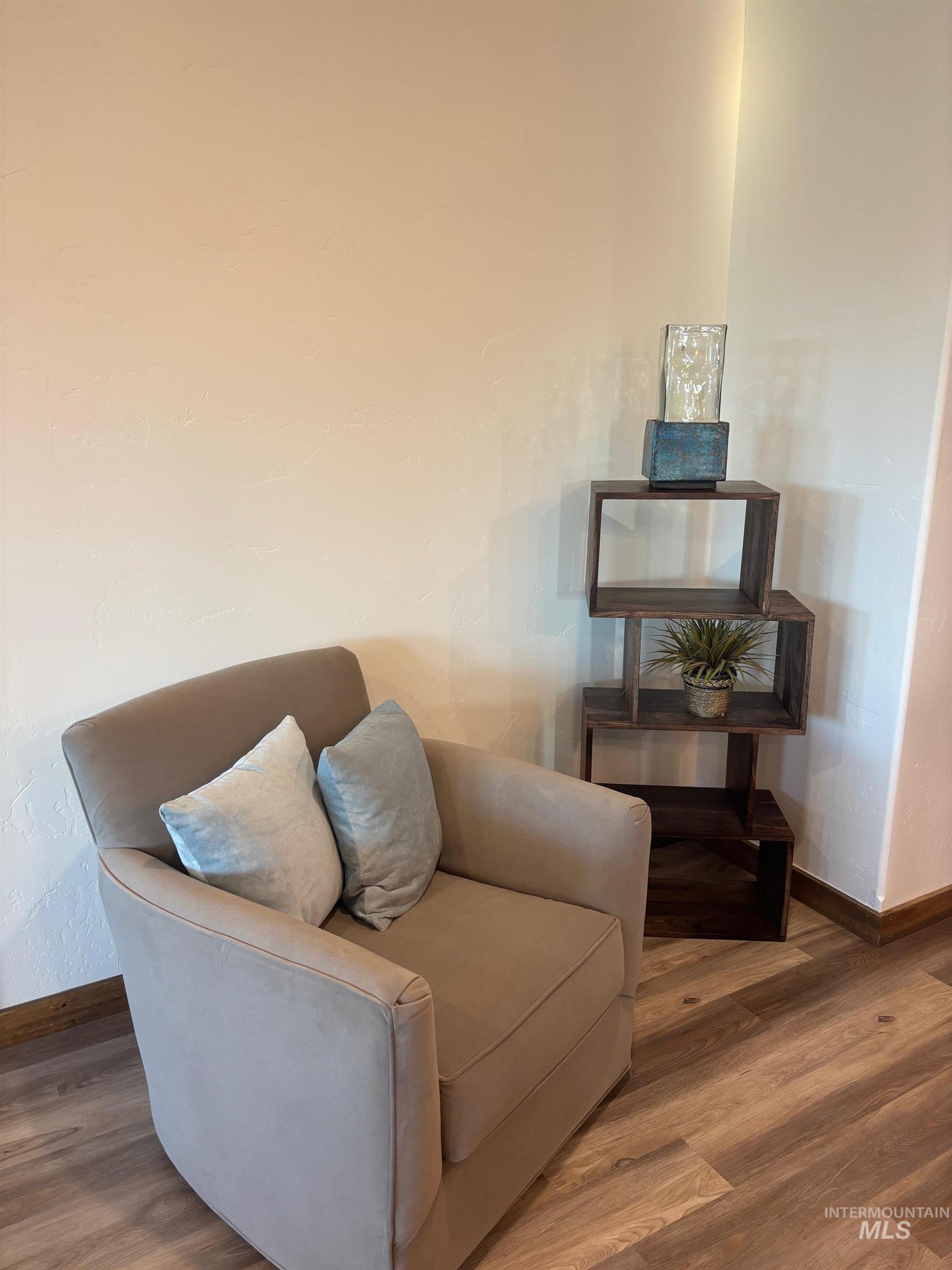2219 Powers Drive Lewiston, ID 83501 - Photo 10 of 31 Sitting room with wood finished floors