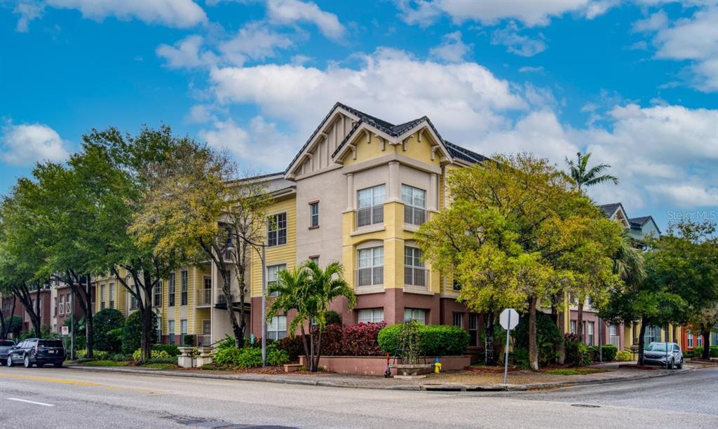 2402 West Azeele Street, Unit 438 Tampa, FL 33609 - Photo 1 of 1