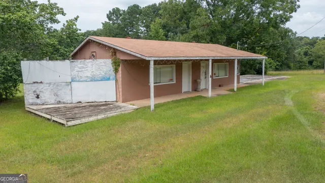 a view of a barn house in the middle of a yard