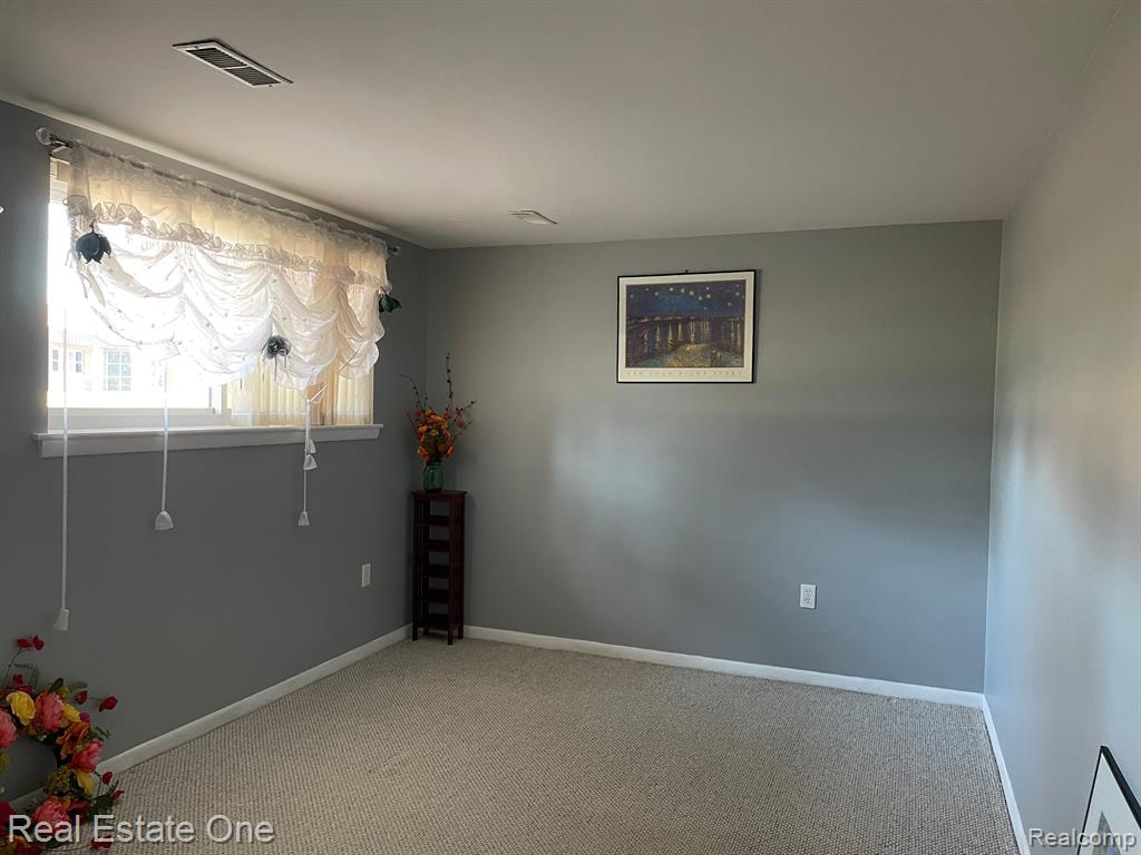 671 Castlebar Drive Rochester Hills, MI 48309 - Photo 11 of 18