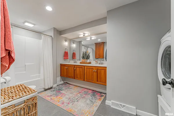 $415,000 | 1351 Home Avenue, Lincoln, IL 62656