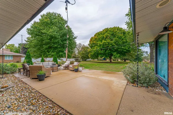$415,000 | 1351 Home Avenue, Lincoln, IL 62656