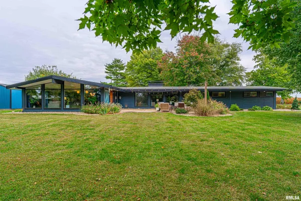 $415,000 | 1351 Home Avenue, Lincoln, IL 62656