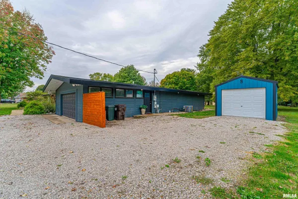 $415,000 | 1351 Home Avenue, Lincoln, IL 62656