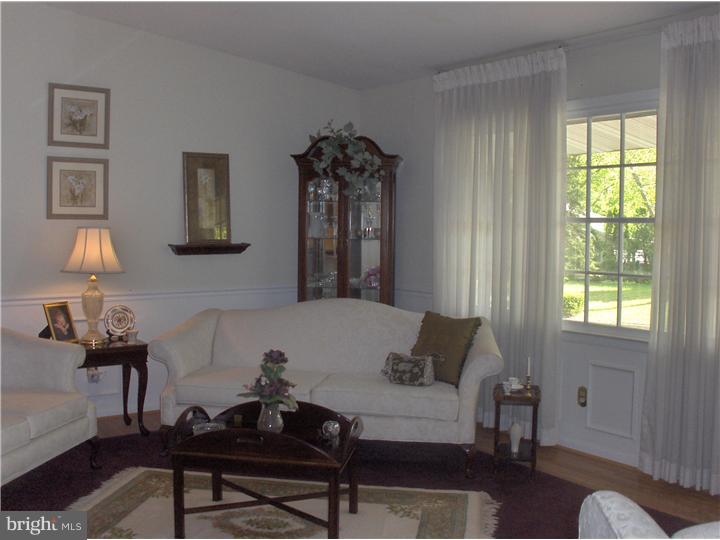 469 Shallcross Road Southampton, PA 18966 - Photo 3 of 12 Gallery Image 3