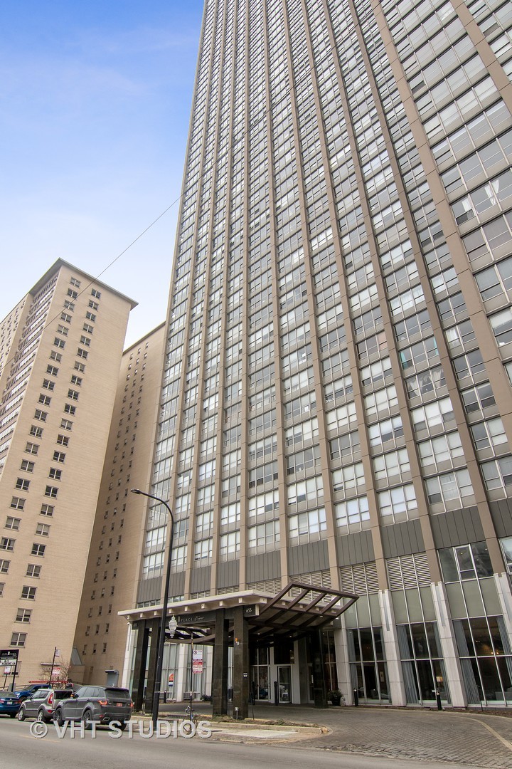 655 West Irving Park Road, Unit 910 Chicago, IL 60613 - Photo 1 of 14